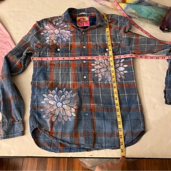 Boho Flannel Shirt Womens Size Small Farmhouse Hand Painted Daisy Plaid Chambray - Picture 10 of 13